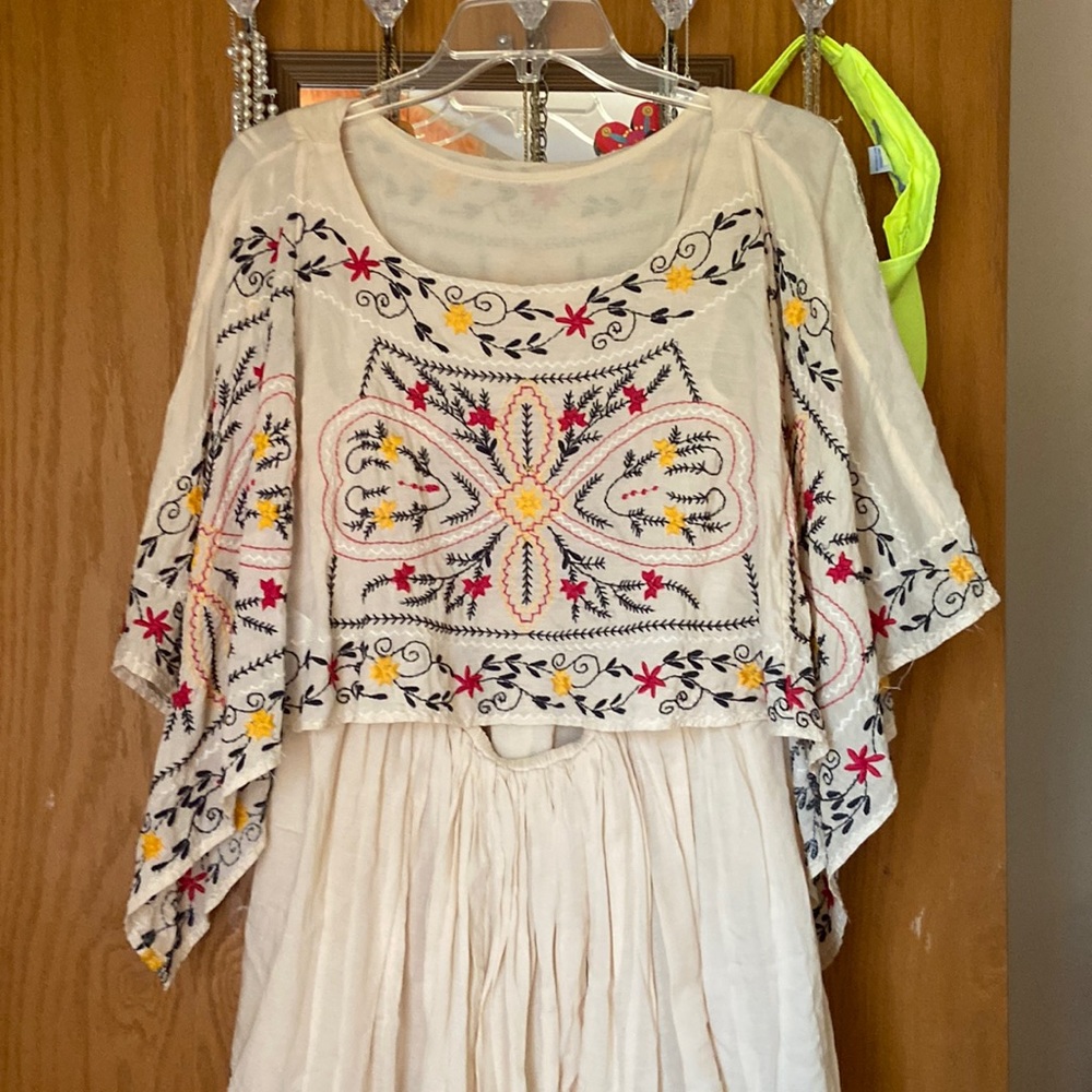 Lovely dress, with pretty details.